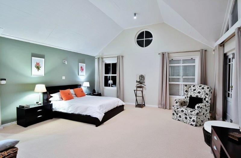 5 Bedroom Property for Sale in Hillcrest Western Cape